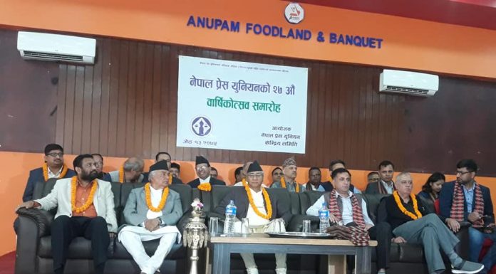 प्रेसलाई अधिनायकवादका पक्षमा जबर्जस्त गरे काँग्रेस त्यसका विरुद्ध सडकमा उत्रने देउवाको चेतावनी